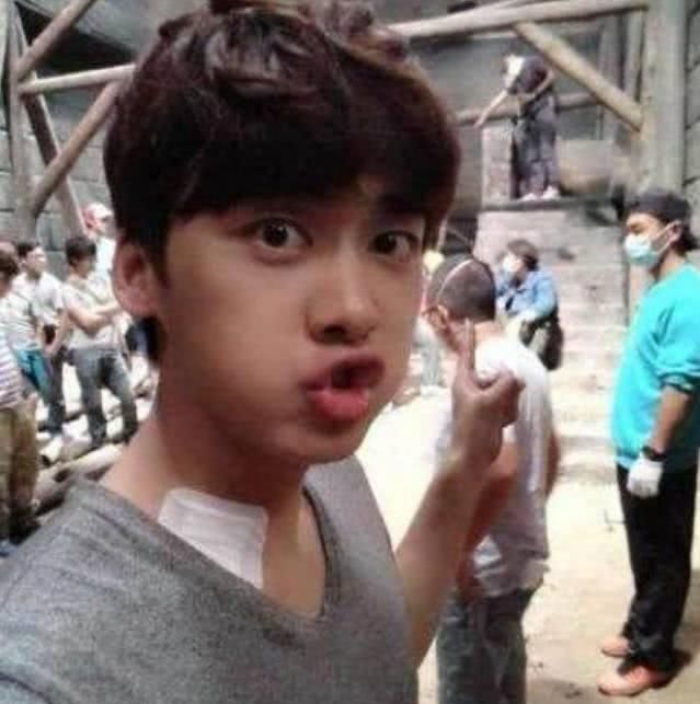 男明星洗澡,男明星洗澡新體驗(yàn)，科技重塑日常，開啟智能沐浴新時(shí)代