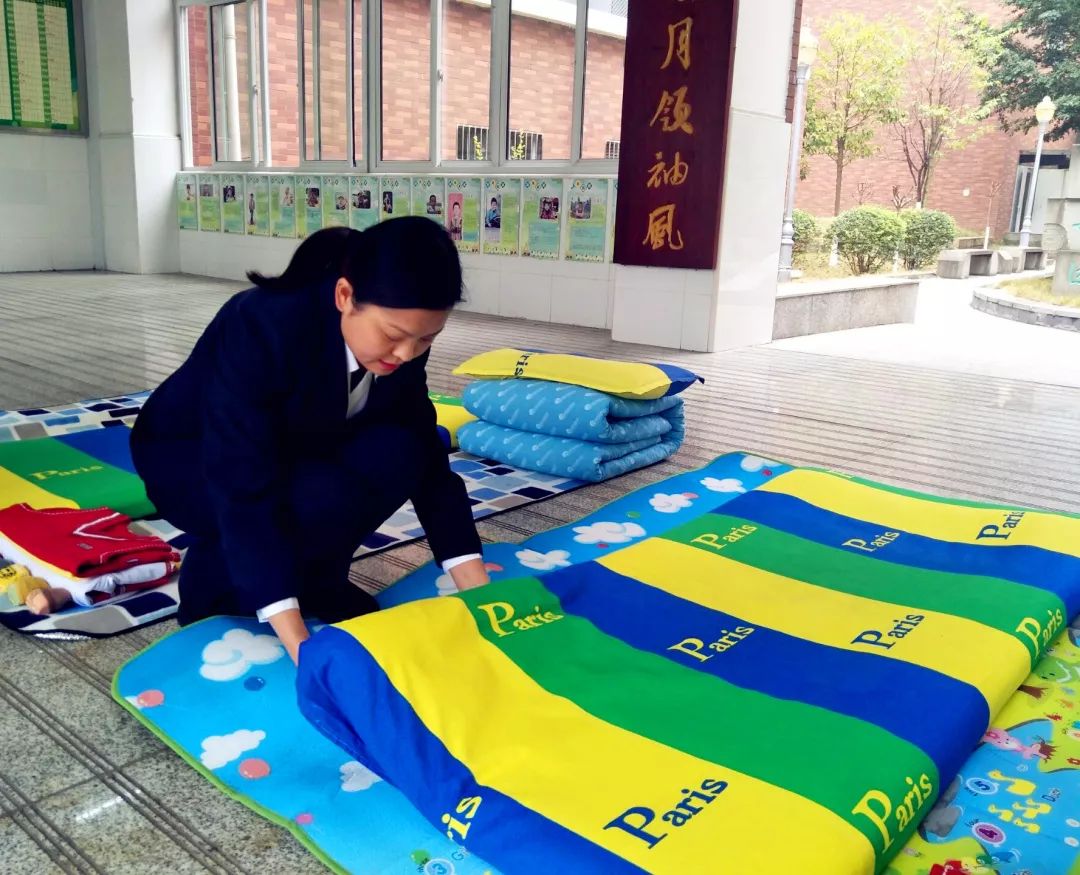 疊被子比賽口號(hào),疊被子比賽口號(hào)——探尋小巷中的溫暖特色小店