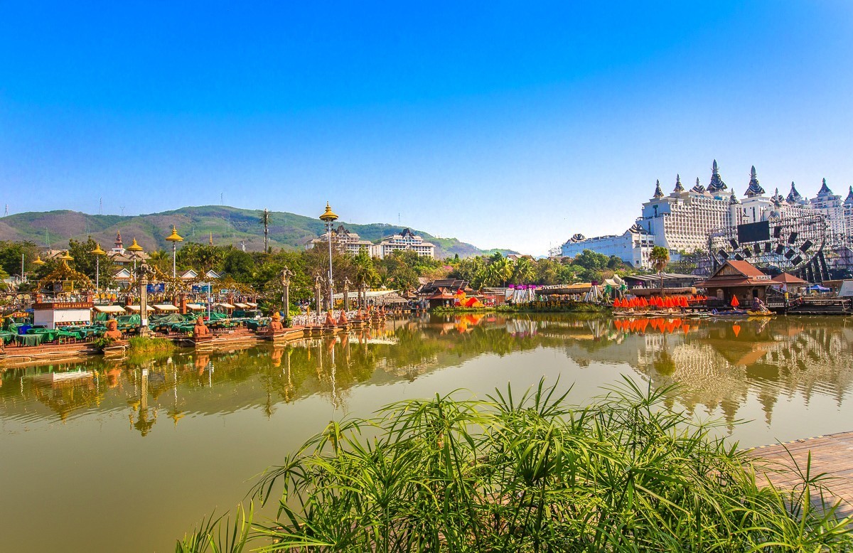 西雙版納六國水上市場的日常風(fēng)情與溫馨生活