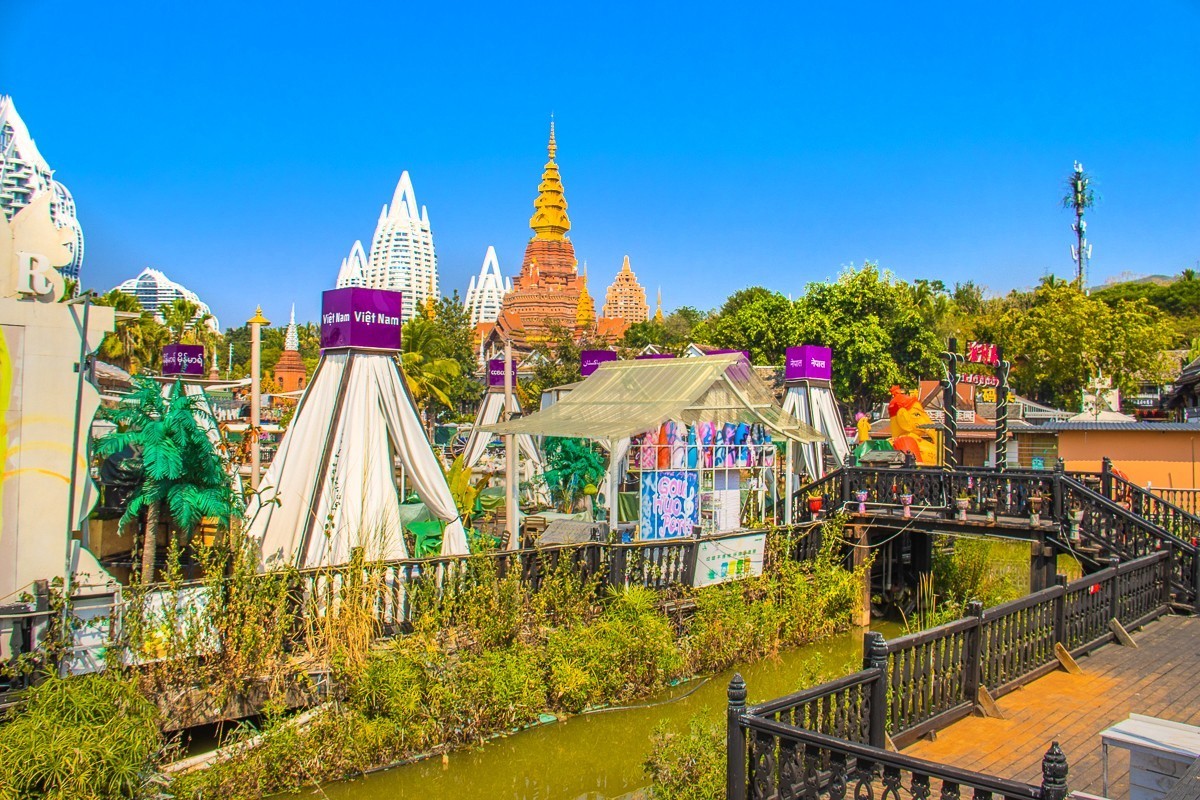 西雙版納六國水上市場的日常風(fēng)情與溫馨生活