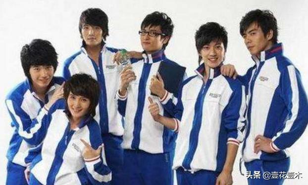 動(dòng)漫男腹肌魅力與小巷特色小店的神秘關(guān)聯(lián)