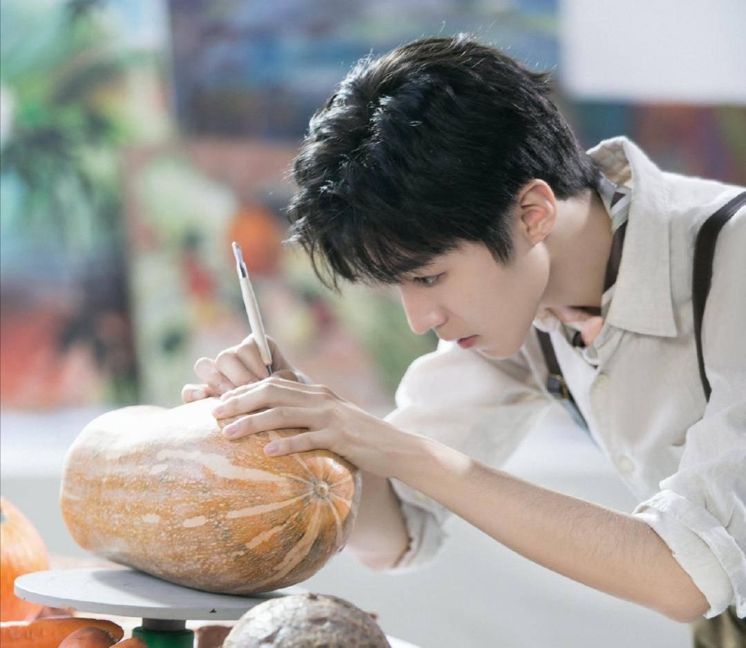 易烊千璽快本最新圖片，青春活力的舞臺(tái)瞬間