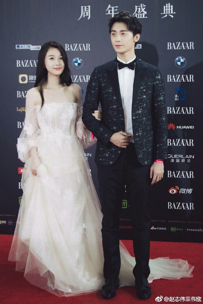 趙志偉虞書(shū)欣最新照片，公眾關(guān)注與隱私邊界的思考