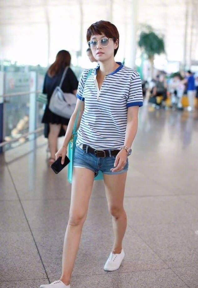 馬伊琍機(jī)場(chǎng)近照展現(xiàn)旅途中的暖心陪伴與小確幸